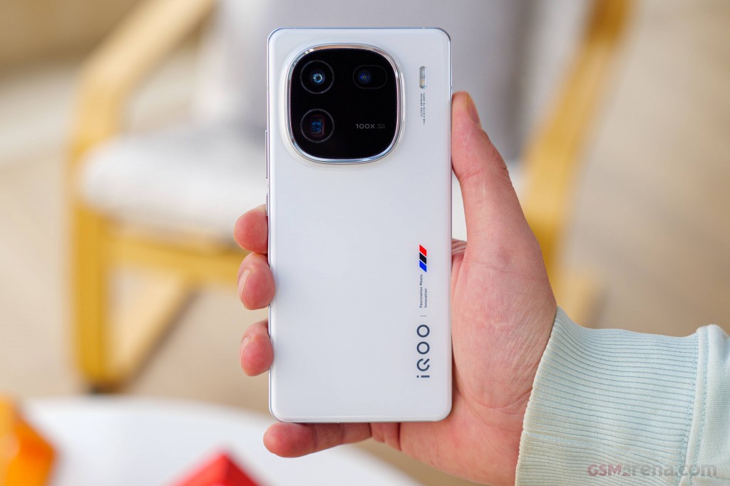 vivo iQOO 12 pictures, official photos