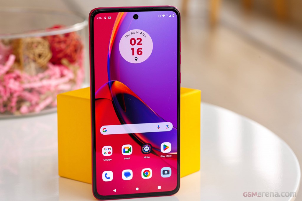 Motorola Moto G84 pictures, official photos