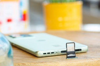 SIM tray - Motorola Edge 40 Neo review