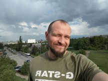 Selfies with the default selfie cam - f/2.4, ISO 101, 1/1057s - Motorola Razr 40 Ultra review
