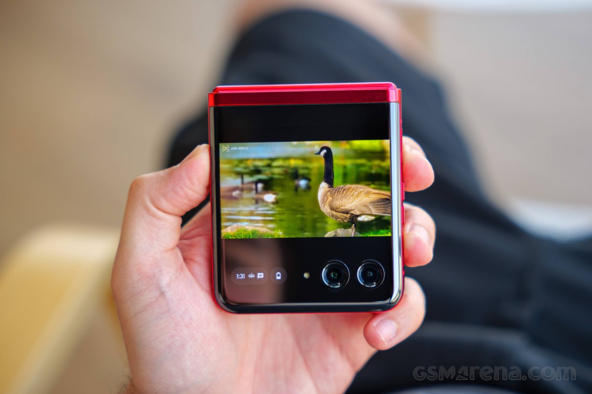 Motorola Razr 40 Ultra review: Lab tests - display, battery life, charging  speed, speakers