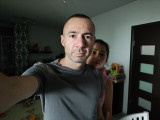 Selfies, 16MP primary camera - f/1.7, ISO 1625, 1/50s - Motorola Razr 40 review
