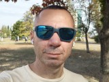 Selfies, 2x zoom - f/1.8, ISO 50, 1/1411s - Oppo Find N3 Flip review