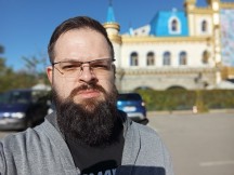 Poco C65: 8MP selfie camera portrait samples - f/2.0, ISO 56, 1/2257s - Xiaomi Poco C65 review