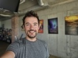 Selfie samples, main camera, Portrait mode - f/1.8, ISO 80, 1/100s - Samsung Galaxy Z Flip5 review