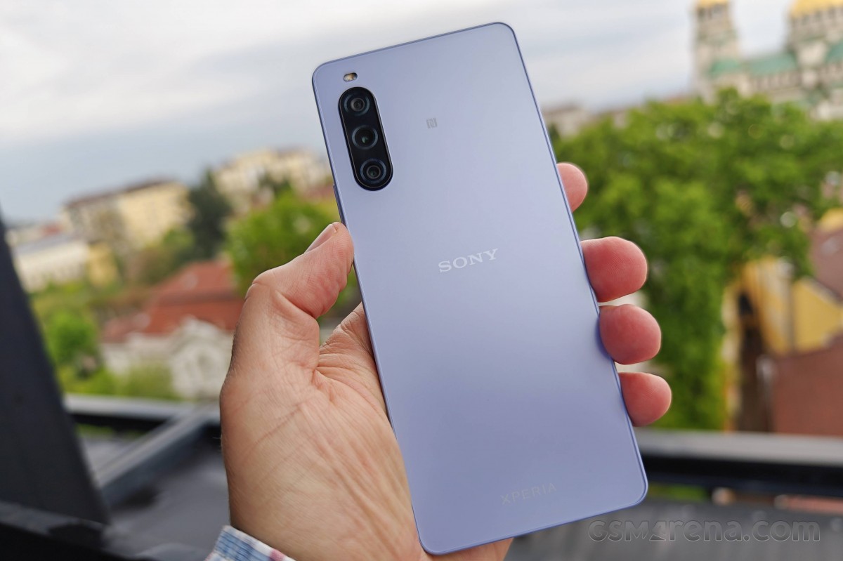 Sony Xperia 10 V review: Display, battery life, charging speed, speakers