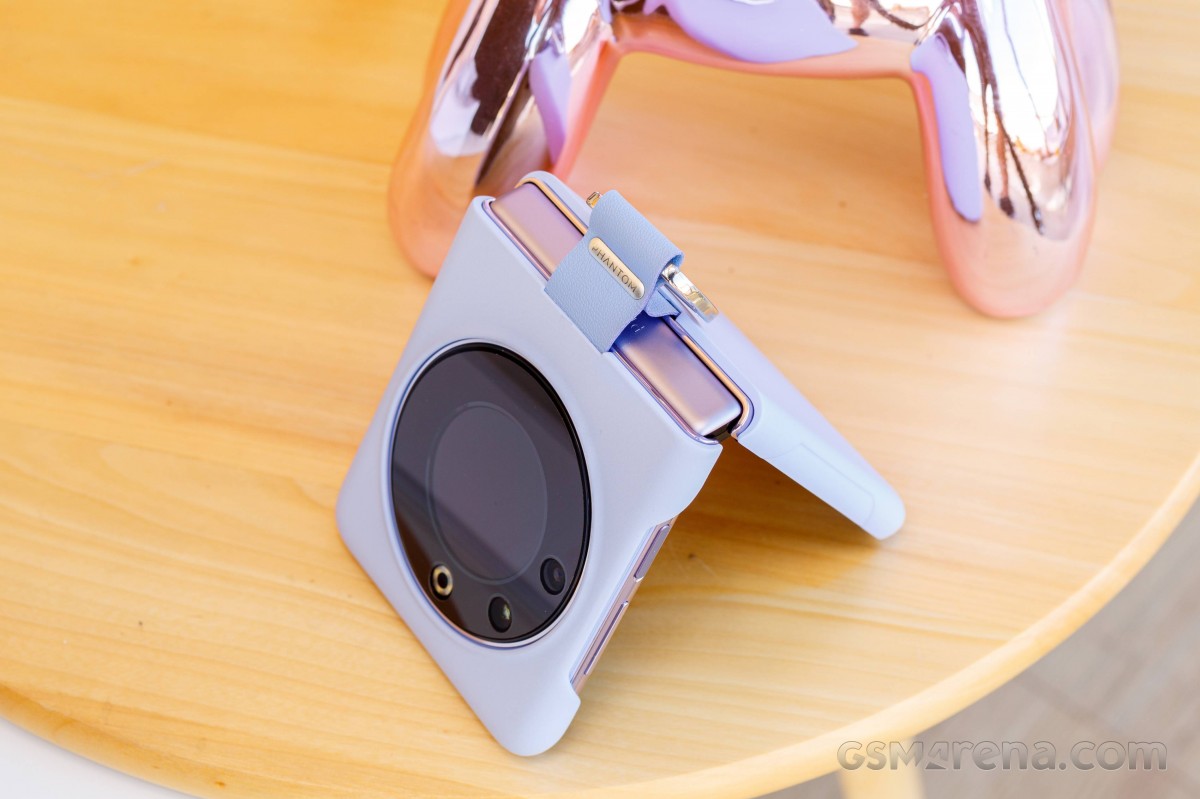 Tecno's Phantom V flip phone puts a circular display on its cover