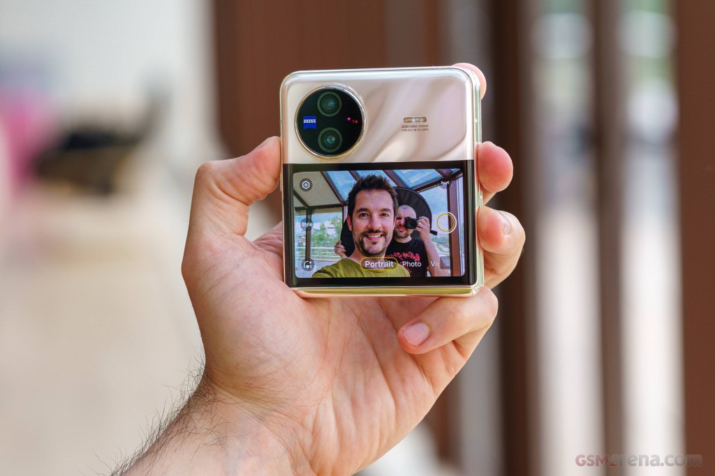 vivo X Flip