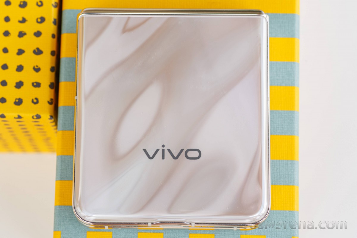 vivo X Flip review