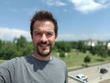 Selfie samples, main camera, Selfie portrait mode - f/2.0, ISO 71, 1/1466s - vivo X Flip review