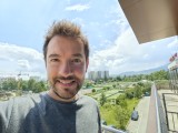 Selfie samples, ultrawide camera, Selfie mode - f/2.2, ISO 50, 1/510s - vivo X Flip review