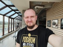 Selfies - f/2.5, ISO 50, 1/100s - Xiaomi Redmi Note 12 review