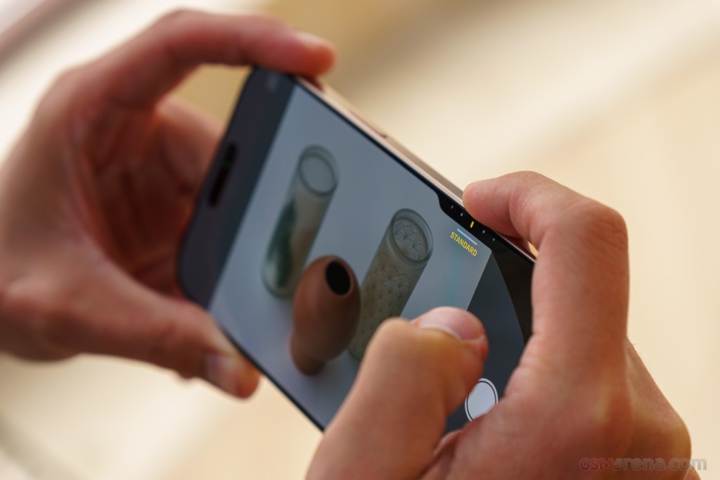 Apple iPhone 16