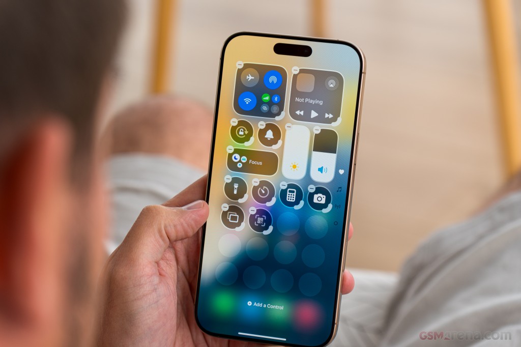 Apple iPhone 16