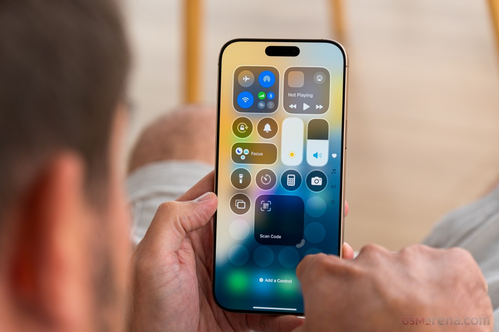 Apple iPhone 16