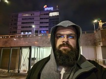 Asus Zenfone 11 Ultra: 8MP low-light selfie camera samples - f/2.0, ISO 2547, 1/17s - Asus Zenfone 11 Ultra review