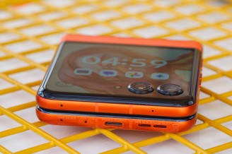 Bottom speaker - Motorola Razr 50/razr 2024 review