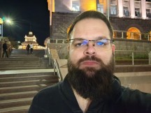 Nothing Phone (2a): 32MP selfie cam night mode samples - f/2.2, ISO 2884, 1/14s - Nothing Phone (2a) review