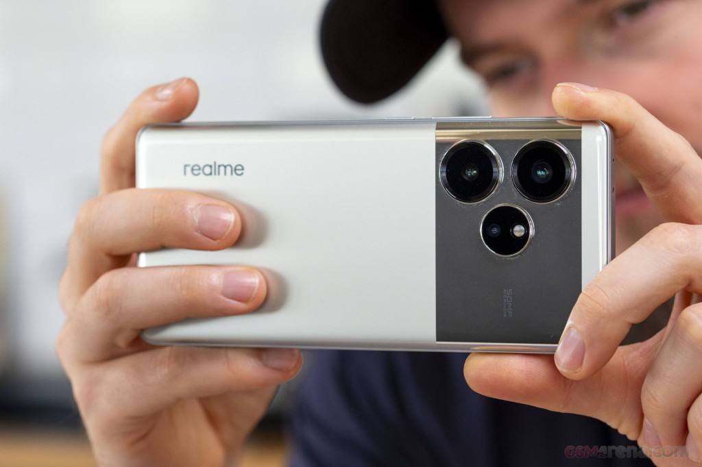 Realme GT 6 pictures, official photos