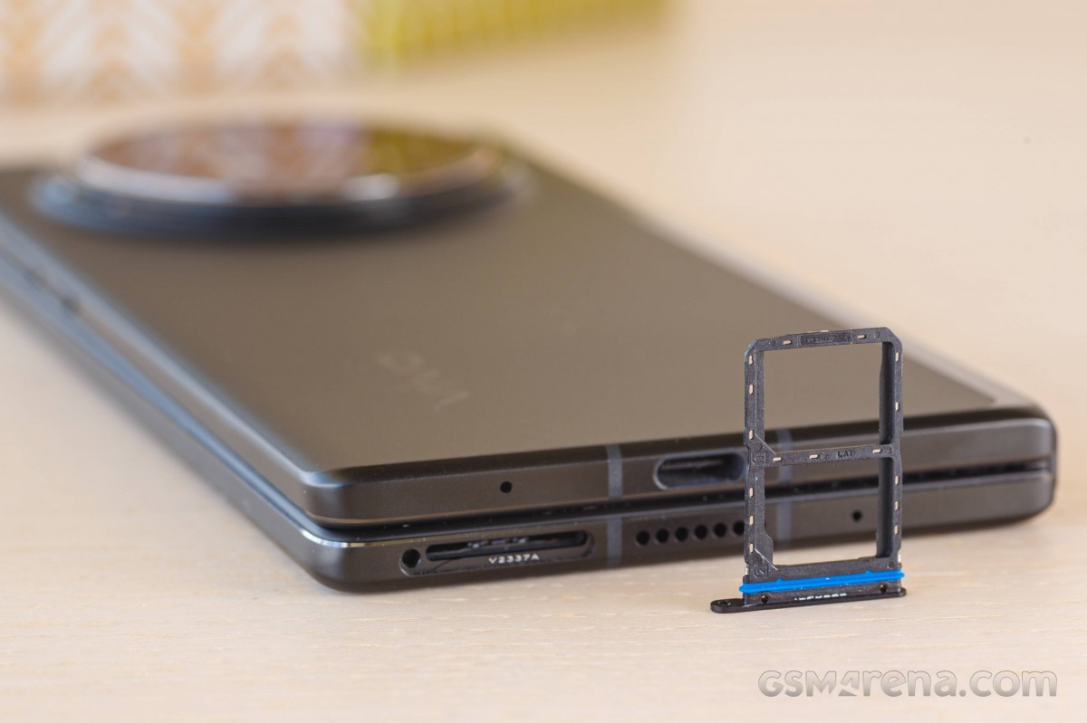 Gasket ensures water stays out of the dual SIM slot (sadly, no eSIM support, by the way)