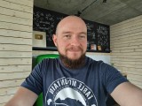 Selfies - f/2.0, ISO 250, 1/50s - Honor 400 Pro review
