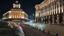 Low-light video, main cameras, 1x: Oppo Find X9 Pro -  (3840x2160px) - Honor Magic8 Pro vs. Oppo Find X9 Pro vs. vivo X300 Pro