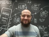 Selfies - 21mm, f/2.0, ISO 1906, 1/50s (4080x3060px) - Motorola Edge 70 review