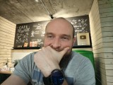 Selfies - 21mm, f/2.0, ISO 6050, 1/25s (4080x3060px) - Motorola Edge 70 review