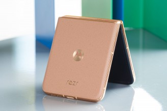 Tent mode - Motorola Razr+ 2025 review