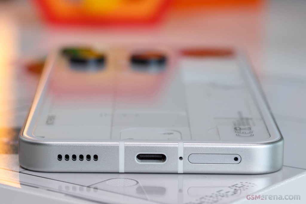 Nothing Phone 3 Bottom