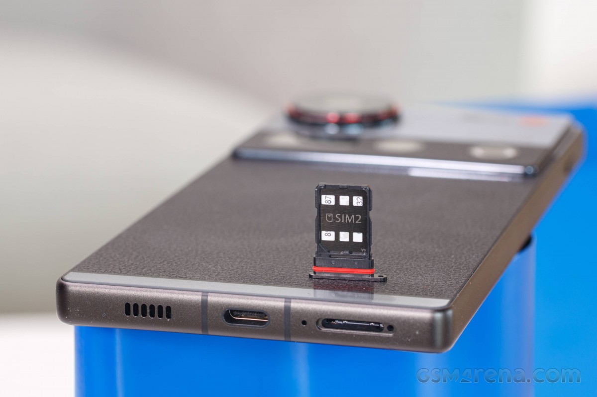 Dual nano SIM slot, but no eSIM option, sadly