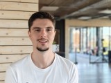 2x people shots: Portrait mode - f/4.5, ISO 400, 1/100s - Oneplus 15 review