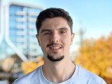 3.5x people shots: Portrait mode - f/5.6, ISO 1600, 1/786s - Oneplus 15 review