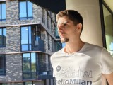 2x people shots: Photo mode - f/1.8, ISO 64, 1/200s - Oneplus 15 review