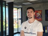 2x people shots: Photo mode - f/1.8, ISO 250, 1/169s - Oneplus 15 review