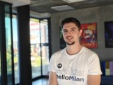 2x people shots: Portrait mode - f/4.5, ISO 250, 1/179s - Oneplus 15 review