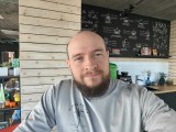 Selfies (0.6x) - f/2.4, ISO 320, 1/50s - Oneplus 15 review