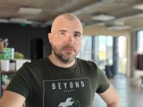 Daylight samples, main camera (2x), Portrait mode - 48mm, f/4.5, ISO 500, 1/100s (4096x3072px) - Realme GT 8 Pro review