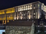 Low-light samples, main camera (2x) - f/1.8, ISO 640, 1/25s - Samsung Galaxy Z Flip7 review