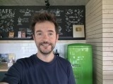 Selfie samples, internal camera - f/2.2, ISO 400, 1/100s - Samsung Galaxy Z Flip7 review