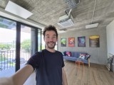 Selfie samples, ultrawide camera, 0.6x - f/2.2, ISO 80, 1/50s - Samsung Galaxy Z Flip7 review