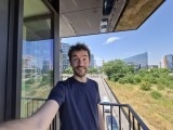 Selfie samples, ultrawide camera, 0.6x - f/2.2, ISO 25, 1/392s - Samsung Galaxy Z Flip7 review