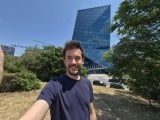 Selfie samples, ultrawide camera, 0.6x - f/2.2, ISO 25, 1/1292s - Samsung Galaxy Z Flip7 review