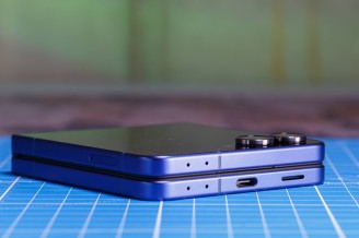 Bottom speaker - Samsung Galaxy Z Flip7 review