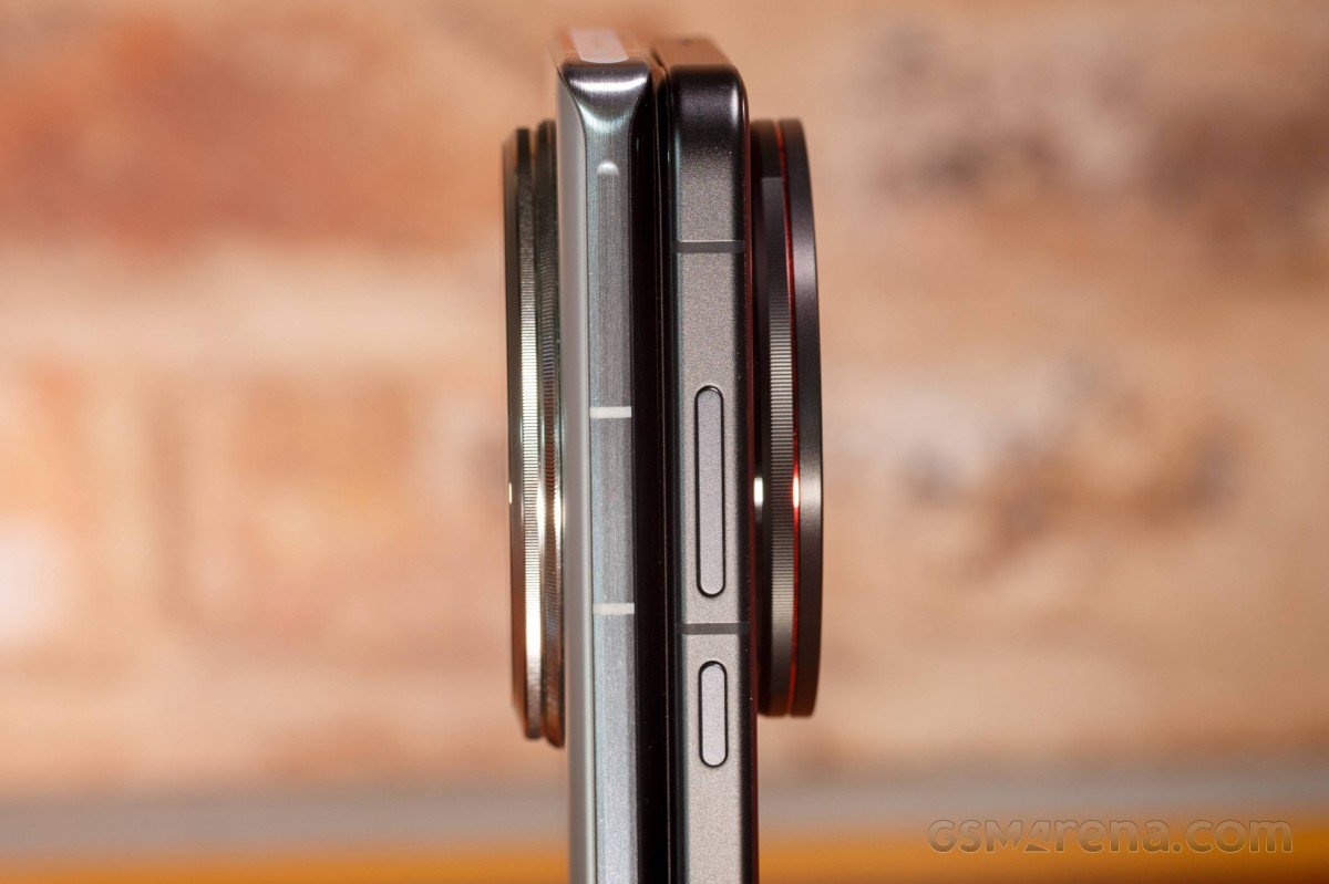 X100 Ultra (left) next to X200 Ultra
