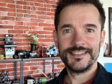 Selfies, 2x - f/2.0, ISO 874, 1/60s - Vivo X300 review