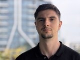 Human subjects, telephoto camera (4x): Portrait mode - 100mm, f/2.8, ISO 50, 1/210s (5712x4284px) - Apple iPhone18 Pro Max review
