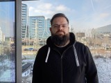 Rear camera comparison People: Moto G Play (2026) - 28mm, f/2.2, ISO 121, 1/100s (3280x2460px) - Moto G (2026) review