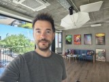 Selfie samples, cover camera - 21mm, f/2.4, ISO 1275, 1/50s (2592x1944px) - Motorola Razr Fold review