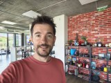 Selfie samples, cover camera - 21mm, f/2.4, ISO 1020, 1/50s (2592x1944px) - Motorola Razr Fold review